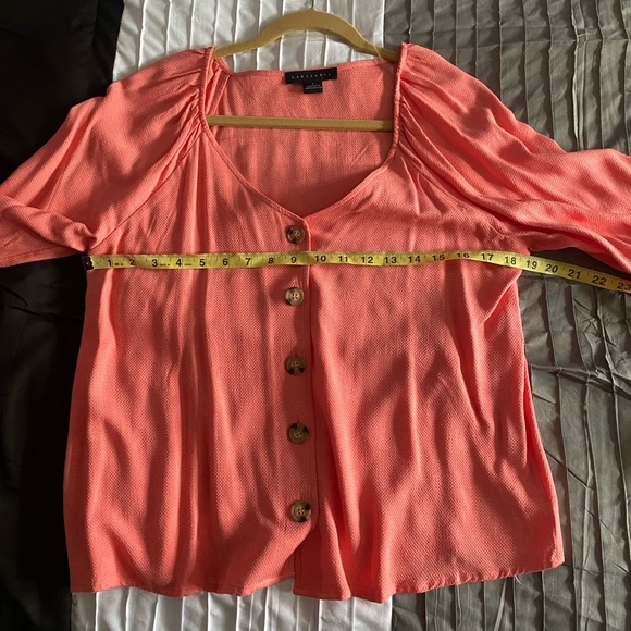 Sanctuary modern button front top - Picture 2 of 9